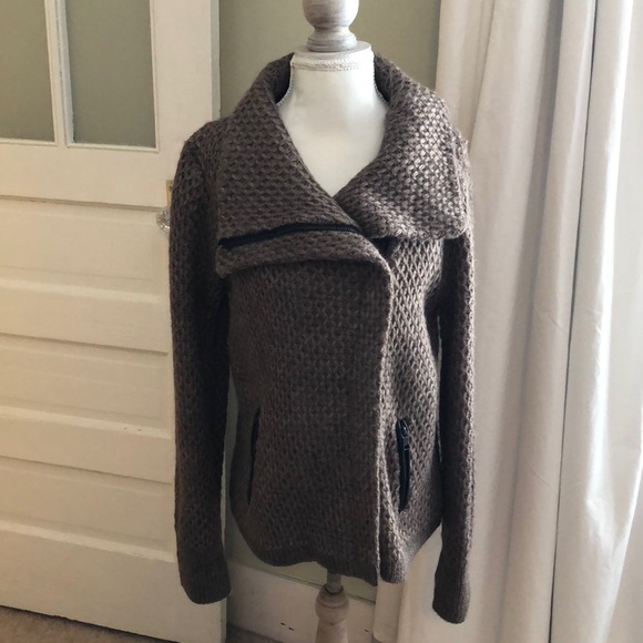 LOFT Sweaters - Loft knit assymetrical sweater